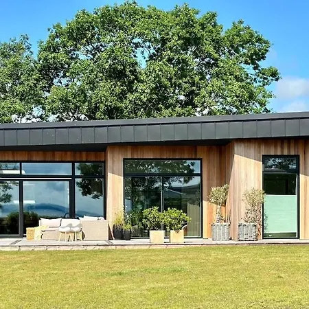 A Luxurious Gem * Egå